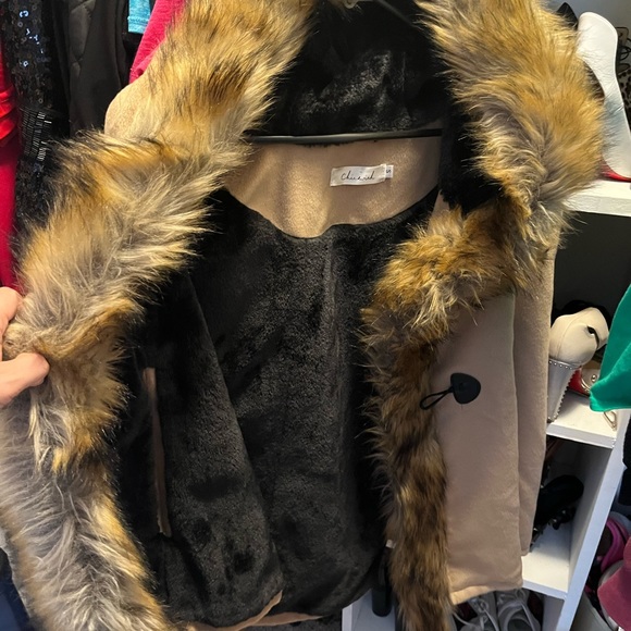 Coat 🧥 - Picture 2 of 5